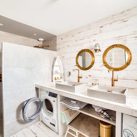 Maison Pour 9 - Jacuzzi - 300m De La Hébergement de vacances